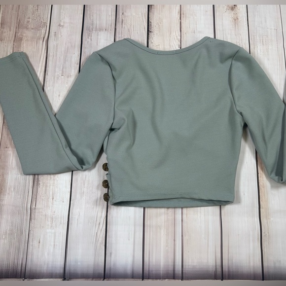 Fashion Nova Green Wrap Blouse Fitted Buttoned. Size XS. - Picture 6 of 6
